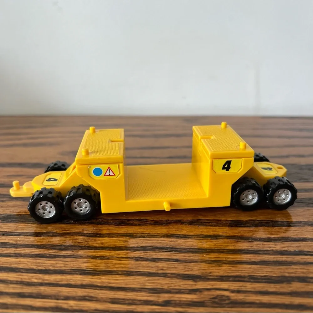Vintage 1996 Hot Wheels Mega Rig Replacement Piece Part Trailer Wagon # 4 Yellow